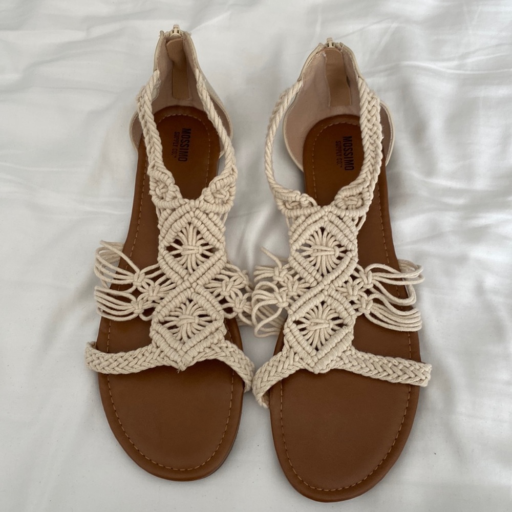 Mossimo cream crocheted sandals, size 11